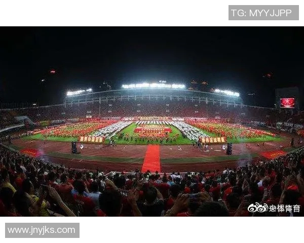 恒大与国安球迷激情对决球场内外的热血与情怀交织